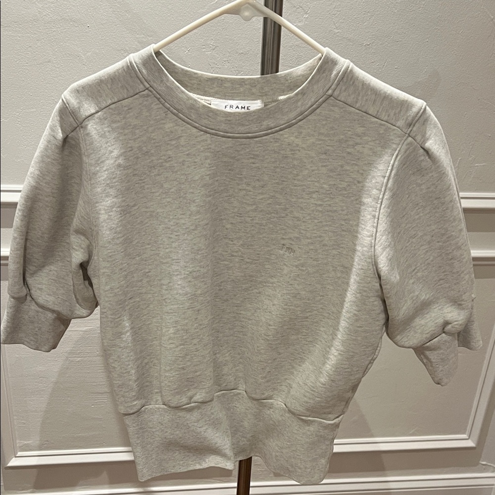 Frame Short Sleeve comfy sweatshirt top adorable paired with jeans.